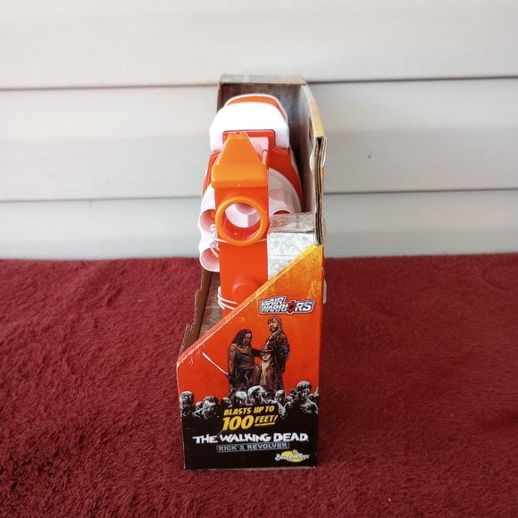 Buzzbee Toys Air Warriors The Walking Dead Rick's Revolver - Picture 4 of 8